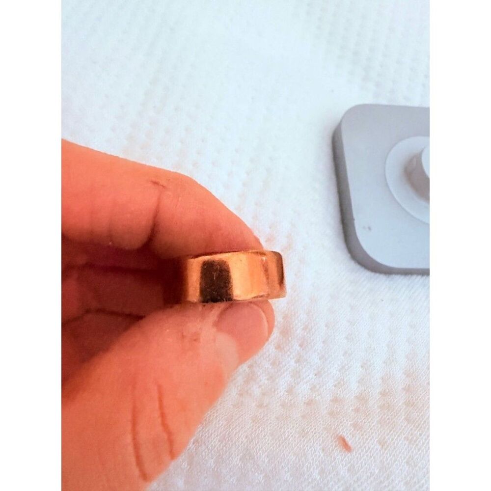 Oura Ring Gen 4 Size 6 Rose Gold + Charger | Pre-Owned - Picture 2 of 4